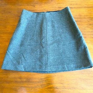 Aritzia mini skirt size 4 but runs like a size 2.
